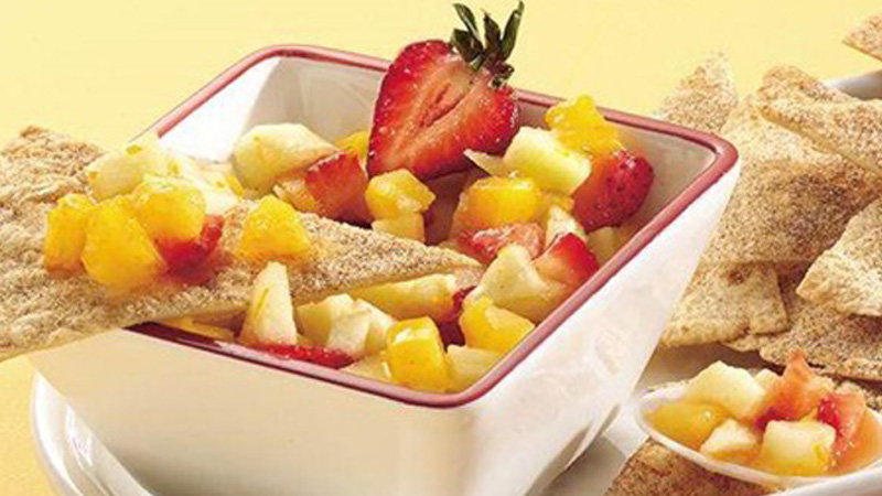 SALSA ALLA FRUTTA CON WAFER DI TORTILLA ALLA CANNELLA